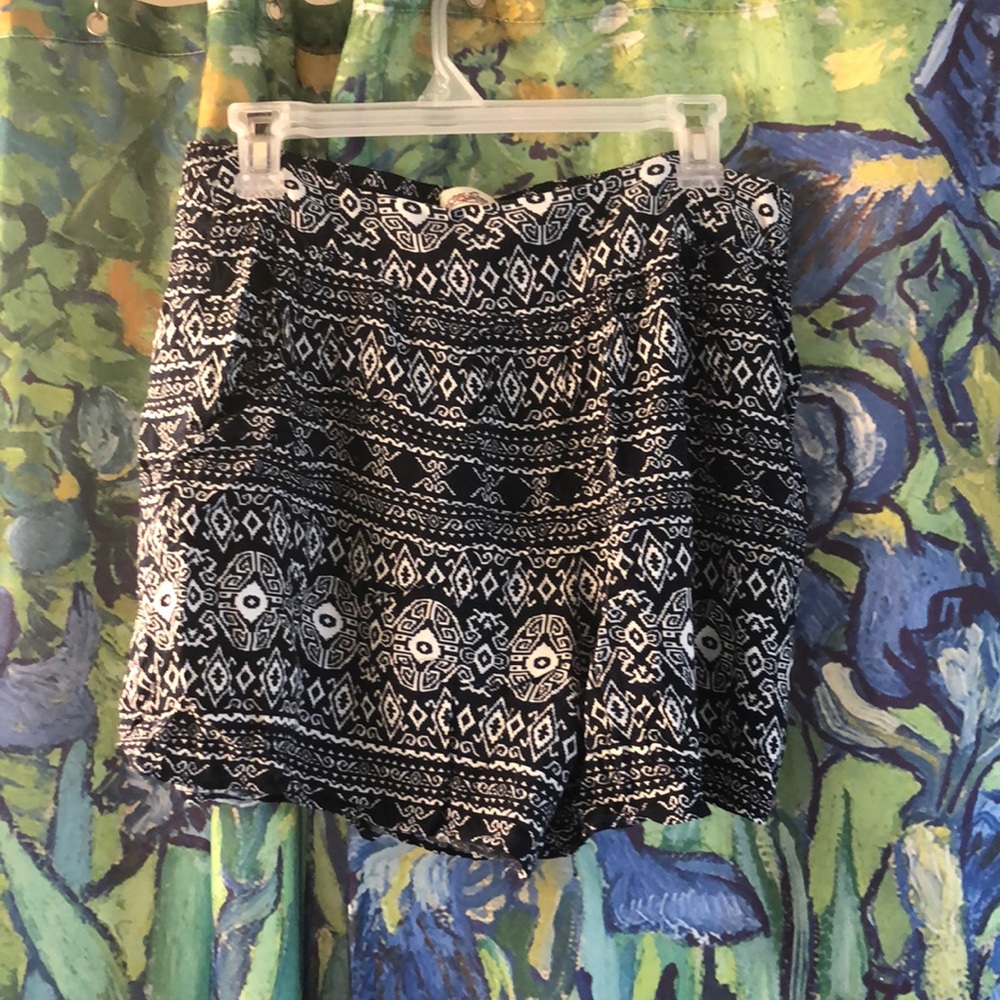Printed shorts with pockets
